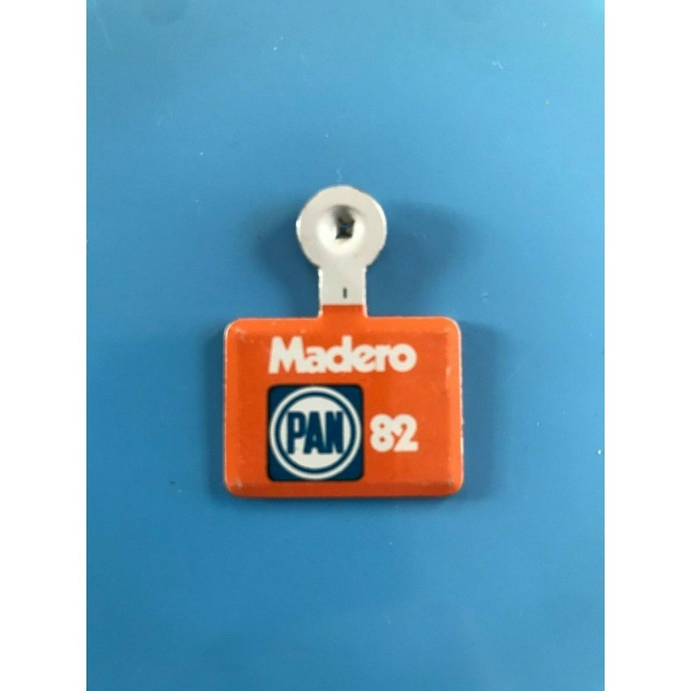 Vintage 1982 Gustavo Madero Munozr Pan 82 Mexico Metal Tab Pin Pinback Button